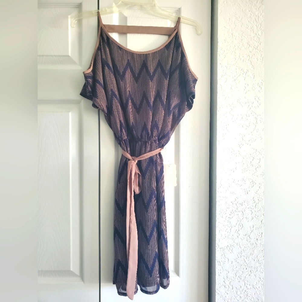 NWT!!!! Super cute navy and tan off the shoulder dress by YA los Angeles sz S